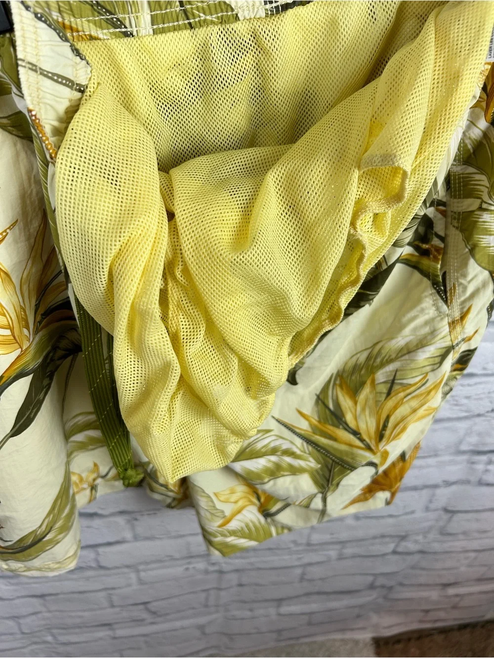 Tommy Bahama Relax Men’s XL Tropical Bird of Paradise Swim Trunks Yellow